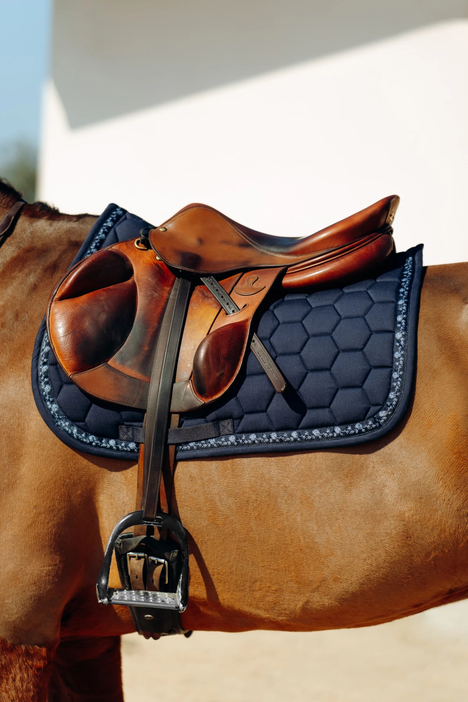 Horze Kaitlin Vielseitigkeitsschabracke Mit Floraler Einfassung – Bild 10