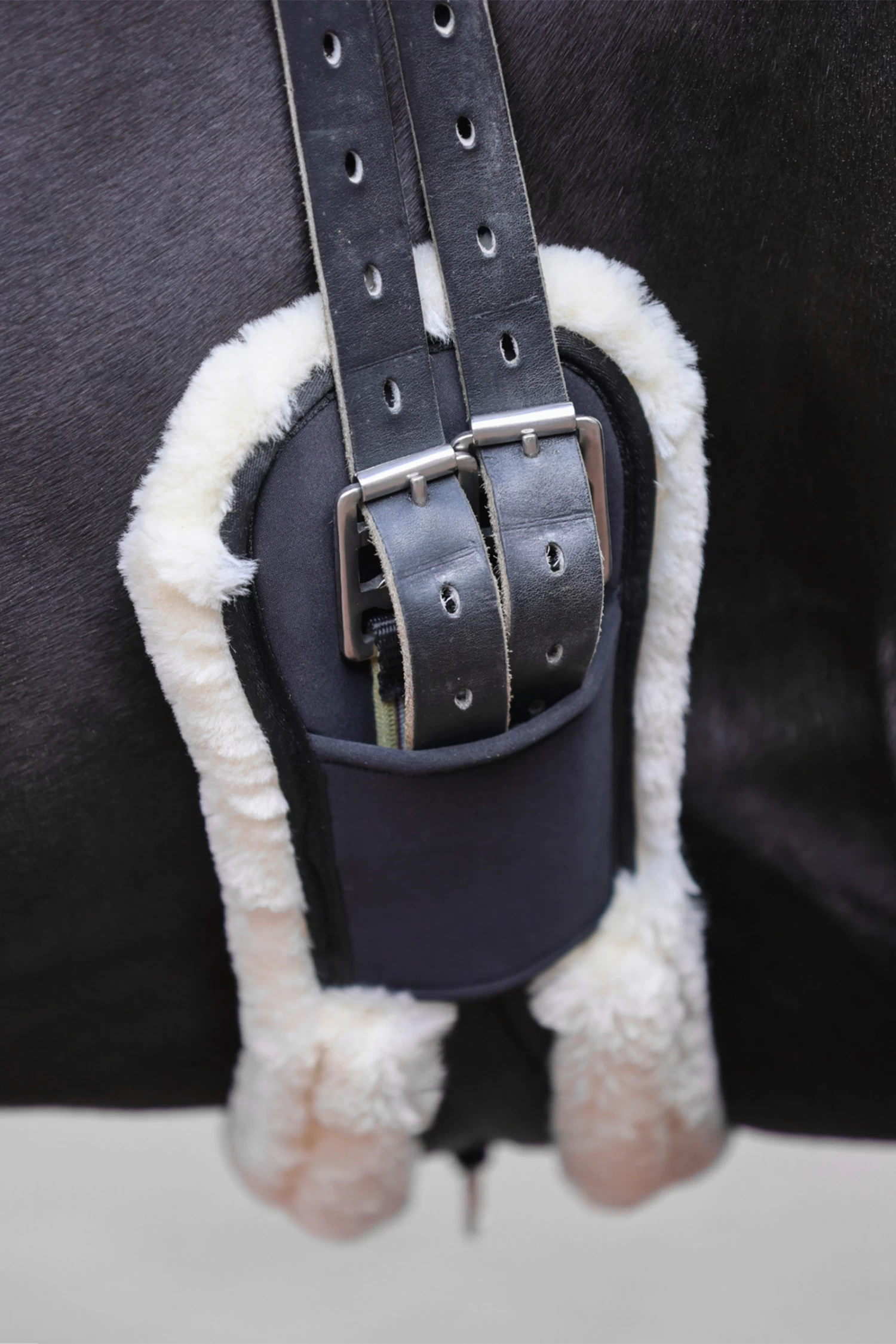 Covalliero Kurzgurt Mit Kunstfell – Bild 2