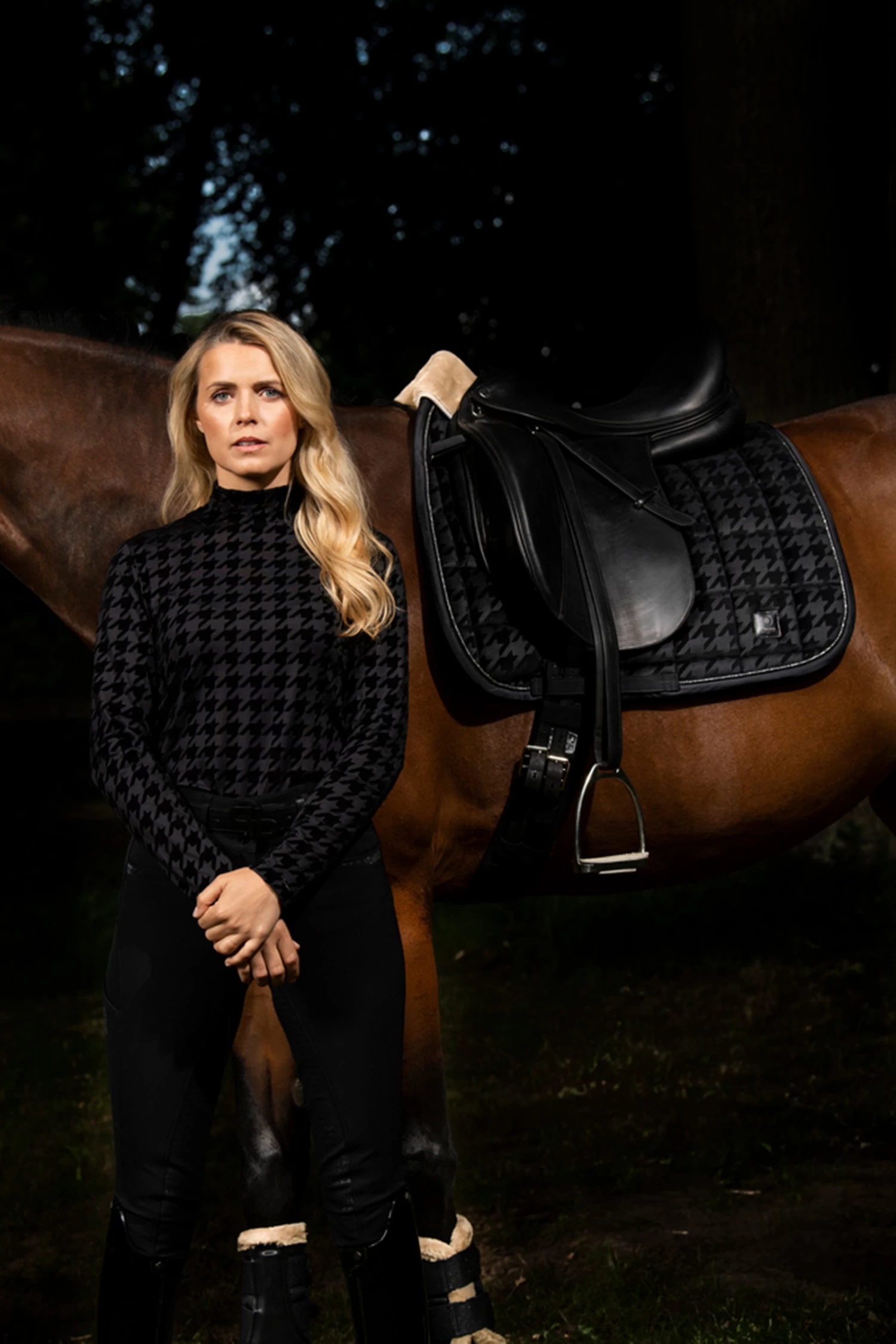 Eskadron Essence 22/23 Velvet Stamp Dressurschabracke – Bild 3